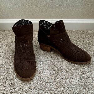 Crown Vintage Tesla cutout ankle booties, size 8